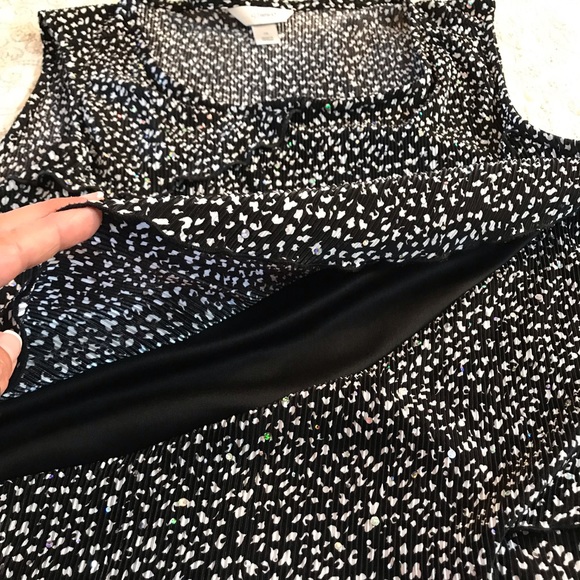 Woman’s sleeveless top with sparkle ❇️ - Picture 6 of 8